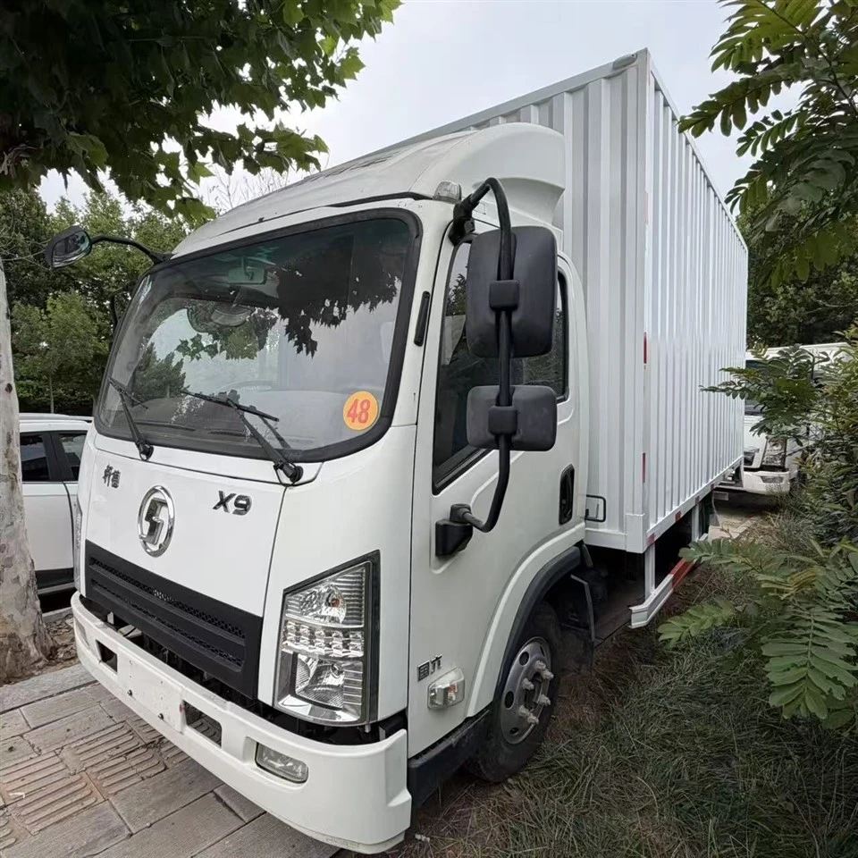 सफ़ेद SHACMAN 4.2m लाइट-ड्यूटी बॉक्स ट्रक